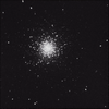 Amas globulaire M13 en afocal. Télescope Orion 200/1000 et oculaire Baader Hypérion 24 mm, correcteur de coma Kepler. Registration 110 images avec DSS, pose unitaire de 15 s, (durée de pose 27 mn 30 s). Cosmétique Gimp. Imageur APN Canon PowerShot A520, focale 5.8 mm, ISO 100.