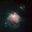 Nébuleuse M42. Lunette Skywatcher 80/500 + caméra ASI 533 + filtre Optolong L-eXtreme. Registration SIRIL. Cosmétique Gimp . Darks. Poses unitaires de 12s, total 3 heures. Bin 2. Centre de l'image issu d'une fusion avec une image faite au Newton 200/1000.